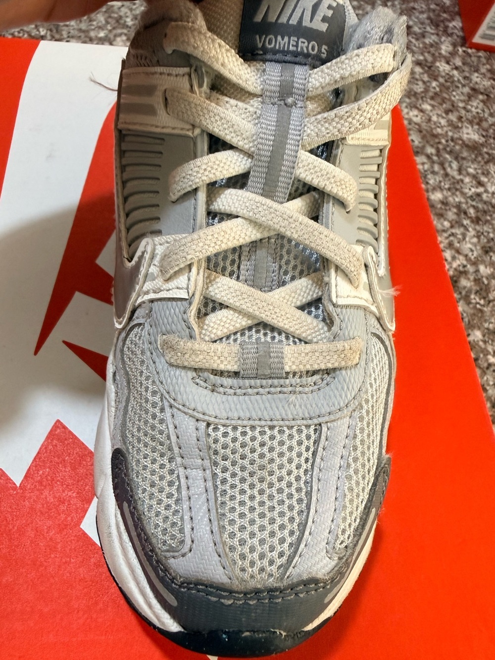 Nike Kids Iron Grey/Chrome Vomero 5 (PS) - Picture 7 of 13